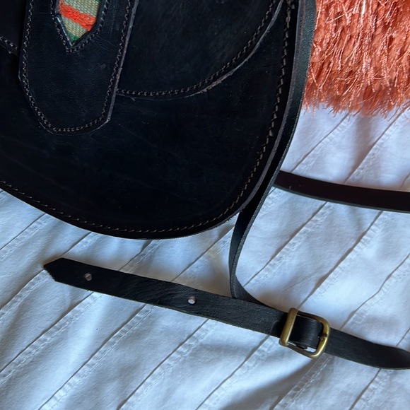 💯 leather SADDLE style PURSE w textile detail. - Picture 5 of 5